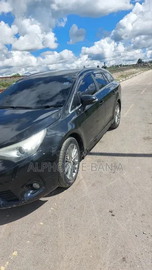 Toyota Avensis 2016 Black