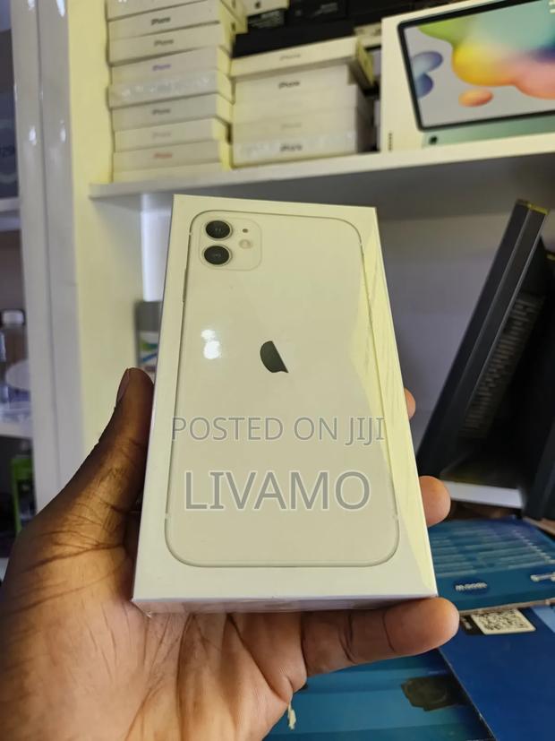 New Apple iPhone 11 128 GB White