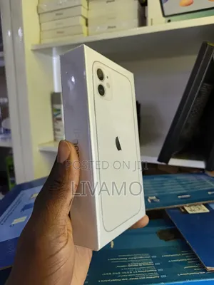 New Apple iPhone 11 128 GB White