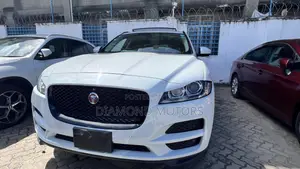 Jaguar F-Pace 20d Premium AWD 2018 White