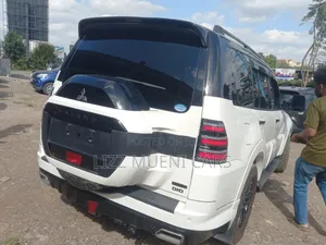 Mitsubishi Pajero 2019 White