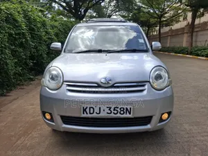 Toyota Sienta 1.5 FWD (6-seater) 2015 Silver