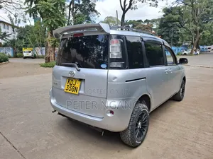 Toyota Sienta 1.5 FWD (6-seater) 2015 Silver