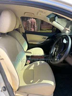 Toyota Premio 2016 Silver