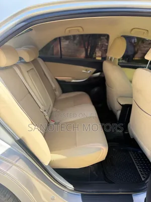 Toyota Premio 2016 Silver