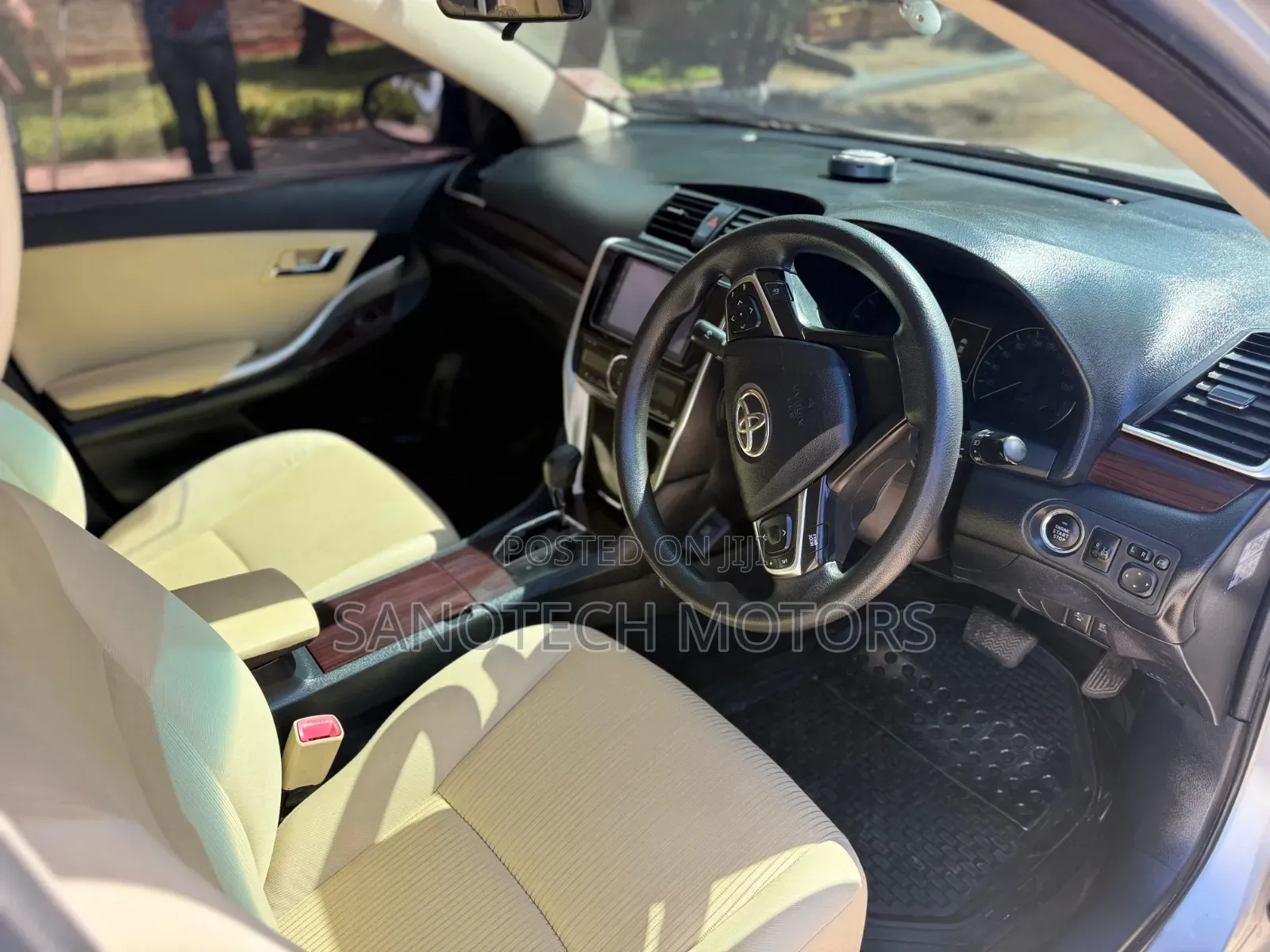 Toyota Premio 2016 Silver