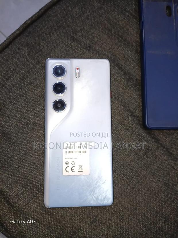 Tecno Camon 40 256 GB Blue - thumbnail 2