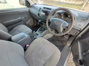 Toyota Hilux 2014 Silver