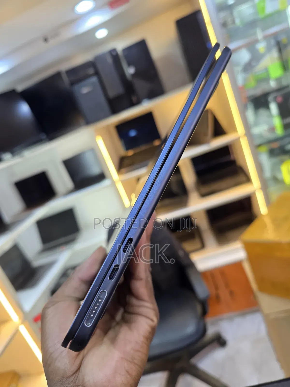 Laptop Apple MacBook Air 2022 M2 8GB Apple M2 SSD 256GB