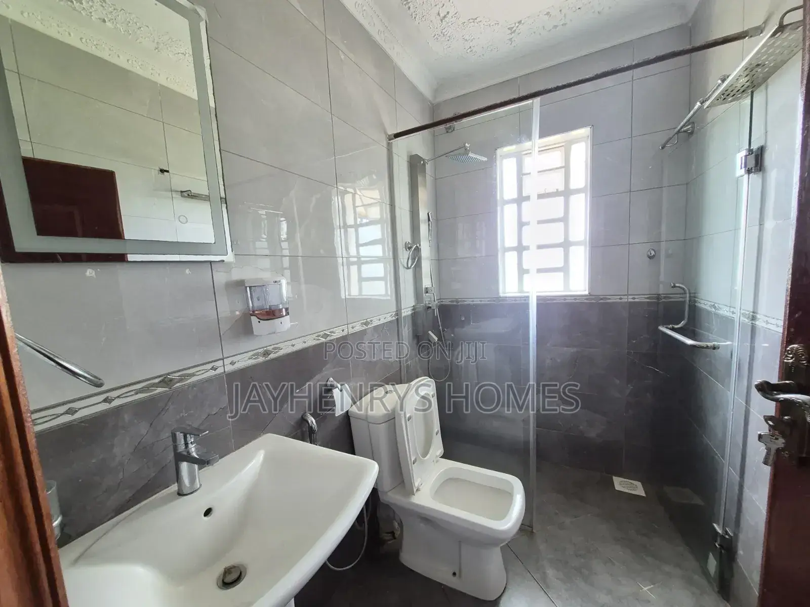 5bdrm Mansion in Runda for rent