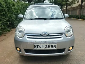 Toyota Sienta 2015 Silver