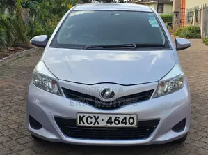 Toyota Vitz 2012 Silver