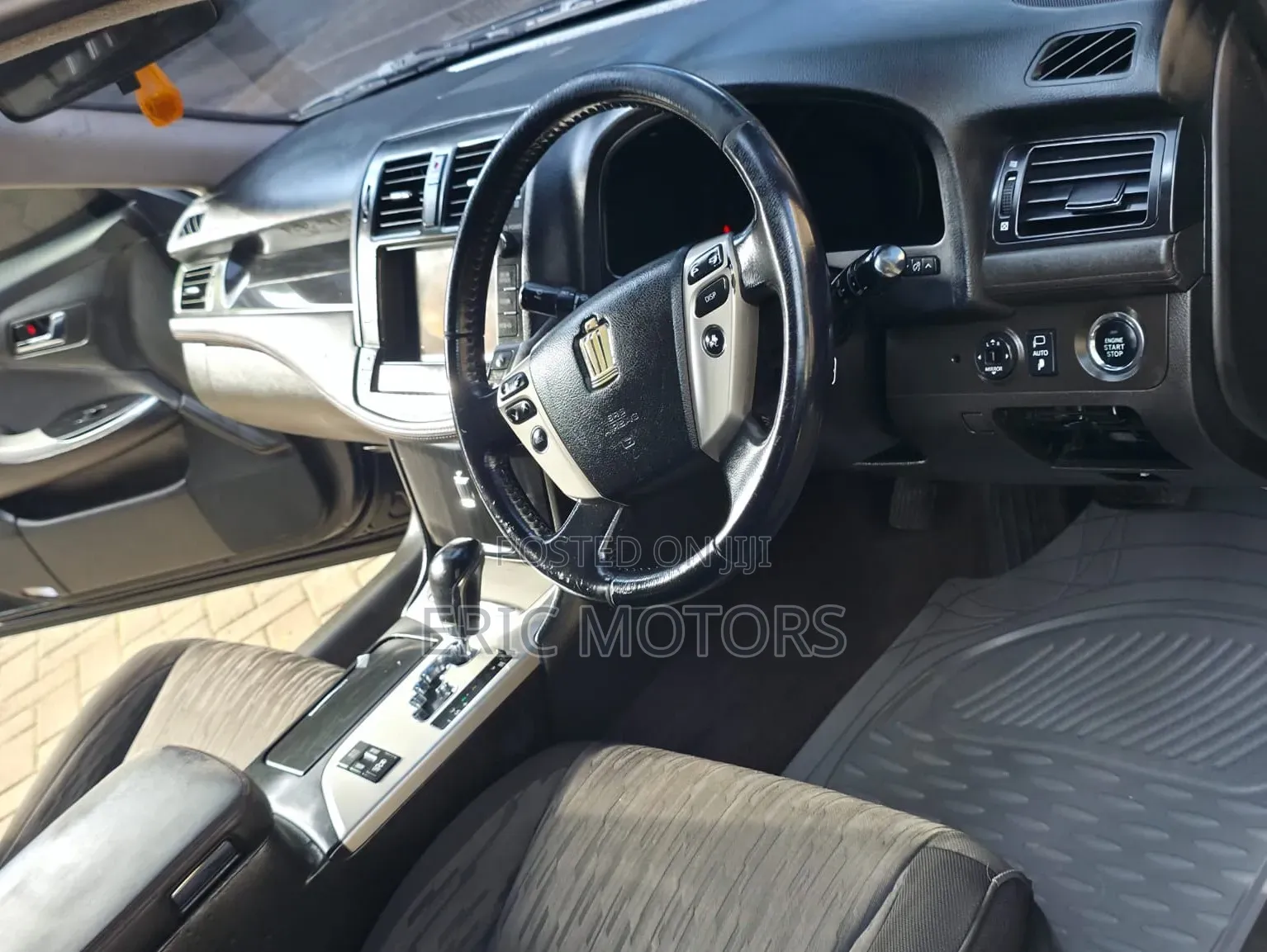 Toyota Crown 2010 Black