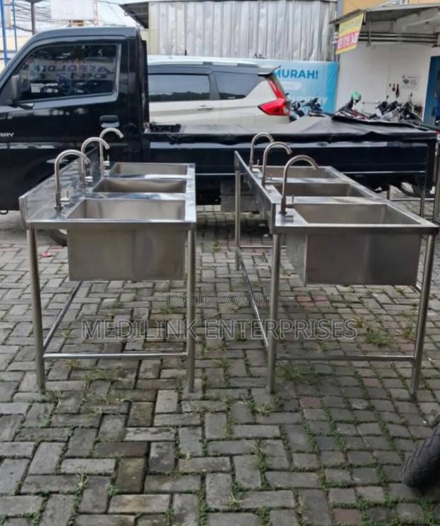 Customized 316 Ss Stainless Steel Triple Bowl Sink