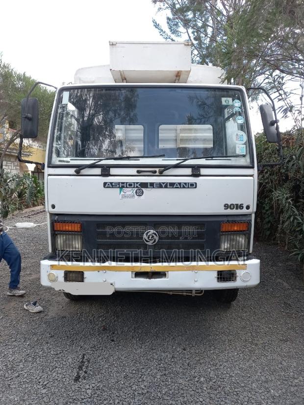 Ashok Leyland Lorry - thumbnail 2