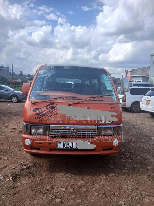 Nissan Caravan (Urvan) 1998 Orange