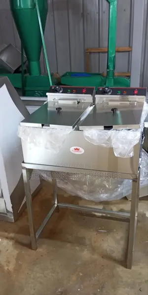 Cart Stand Alone Commercial Kitchen Double Fryers 17*17 Litres