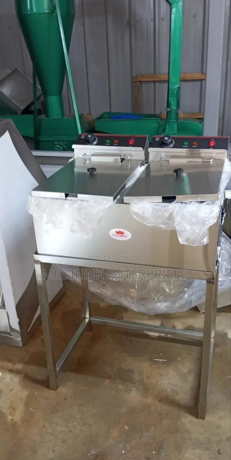 Cart Stand Alone Commercial Kitchen Double Fryers 17*17 Litres