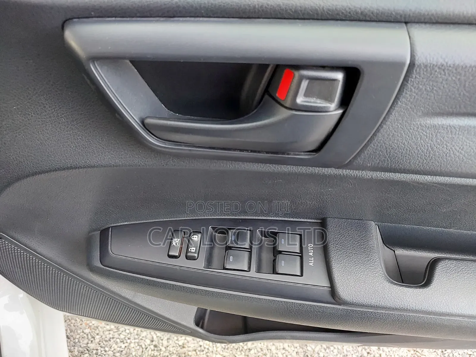 Toyota Axio 1.5 Hybrid 2WD 2018 Pearl