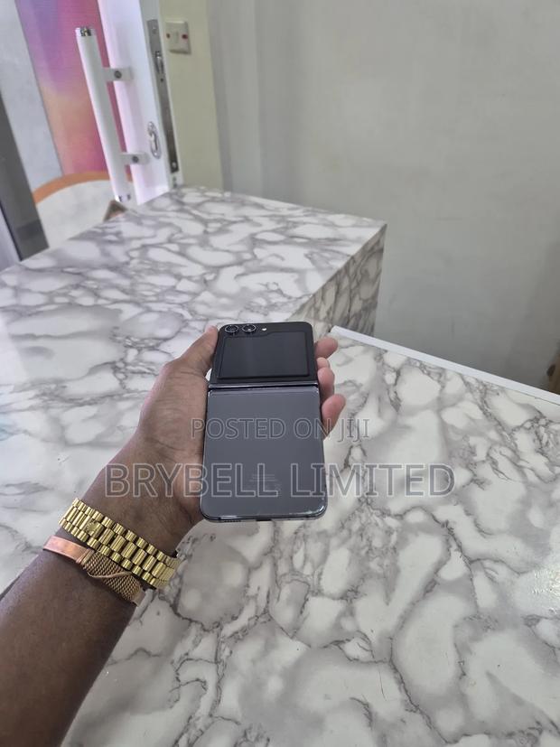 Samsung Galaxy Z Flip 5 256 GB Black - thumbnail 5