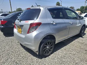 Toyota Vitz 2013 Silver