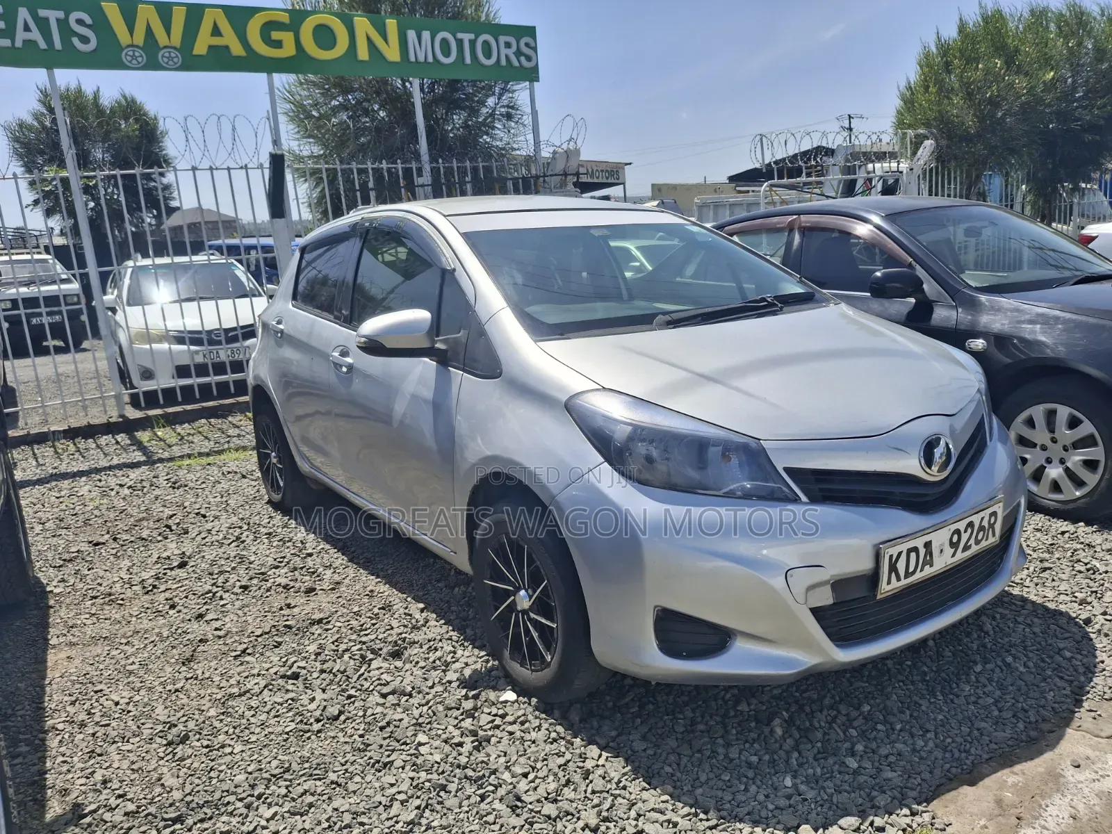 Toyota Vitz 2013 Silver