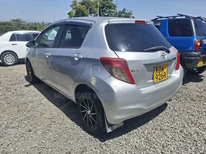 Toyota Vitz 2013 Silver