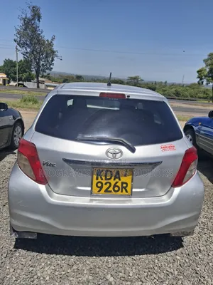 Toyota Vitz 2013 Silver