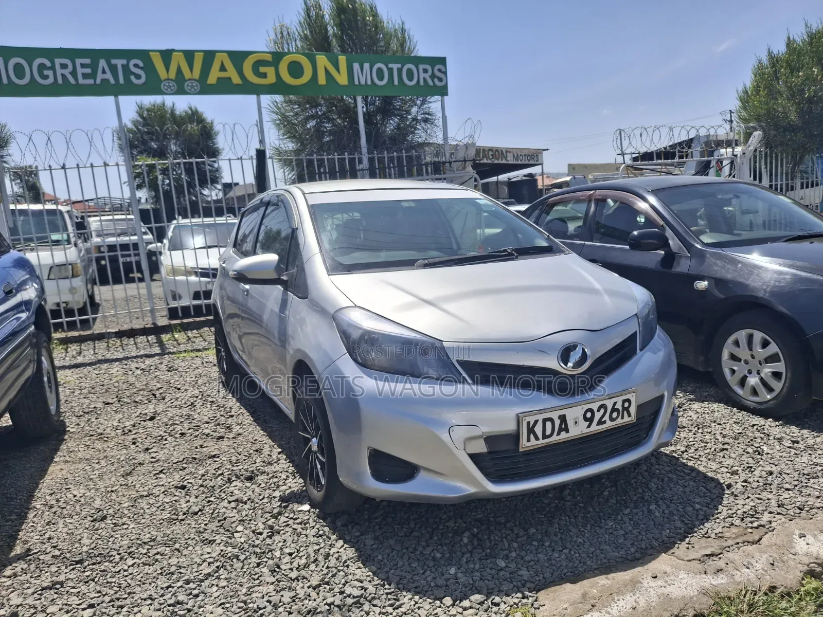 Toyota Vitz 2013 Silver