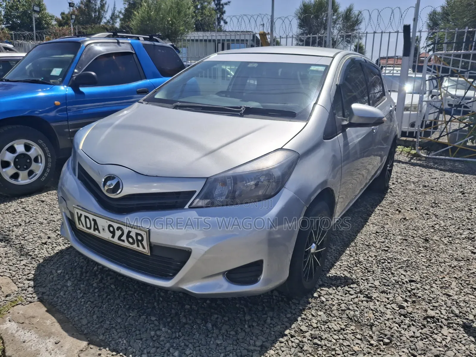 Toyota Vitz 2013 Silver
