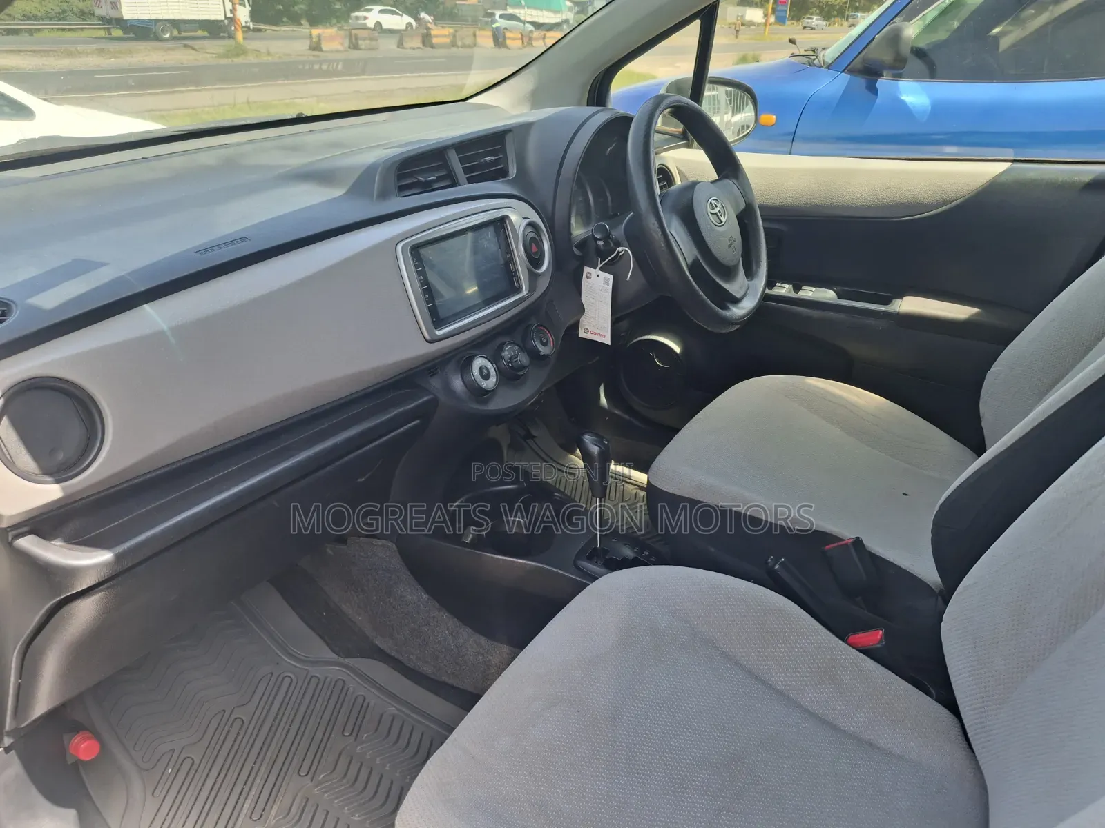 Toyota Vitz 2013 Silver