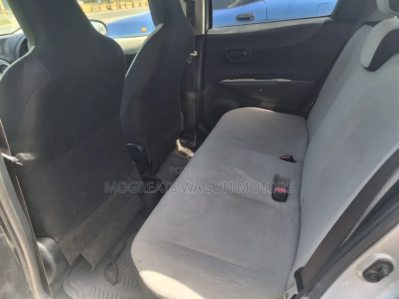 Toyota Vitz 2013 Silver
