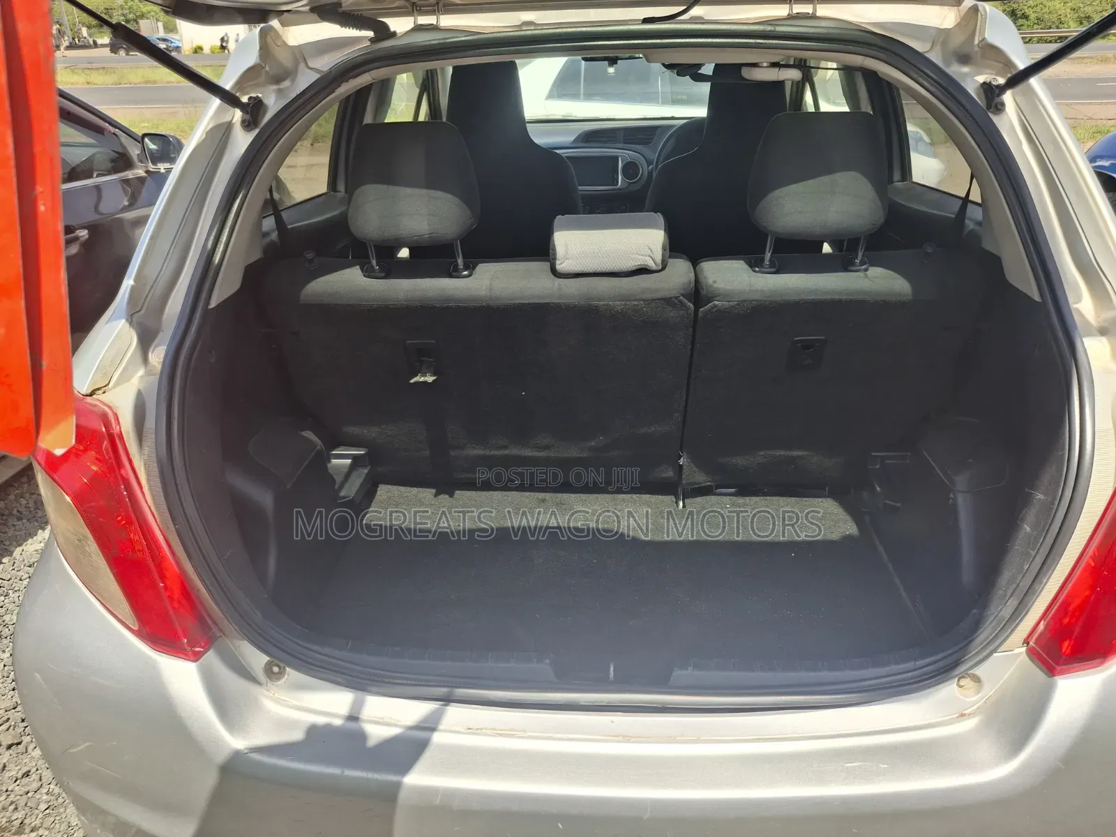 Toyota Vitz 2013 Silver
