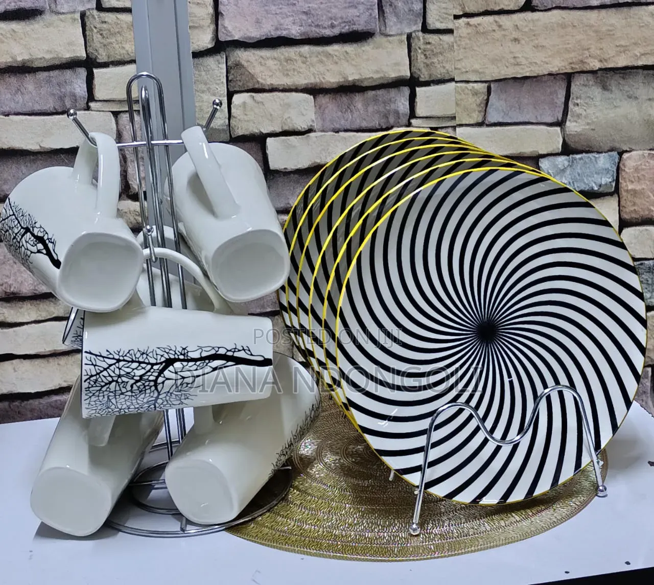 *Classy Plates and Mugs Set*