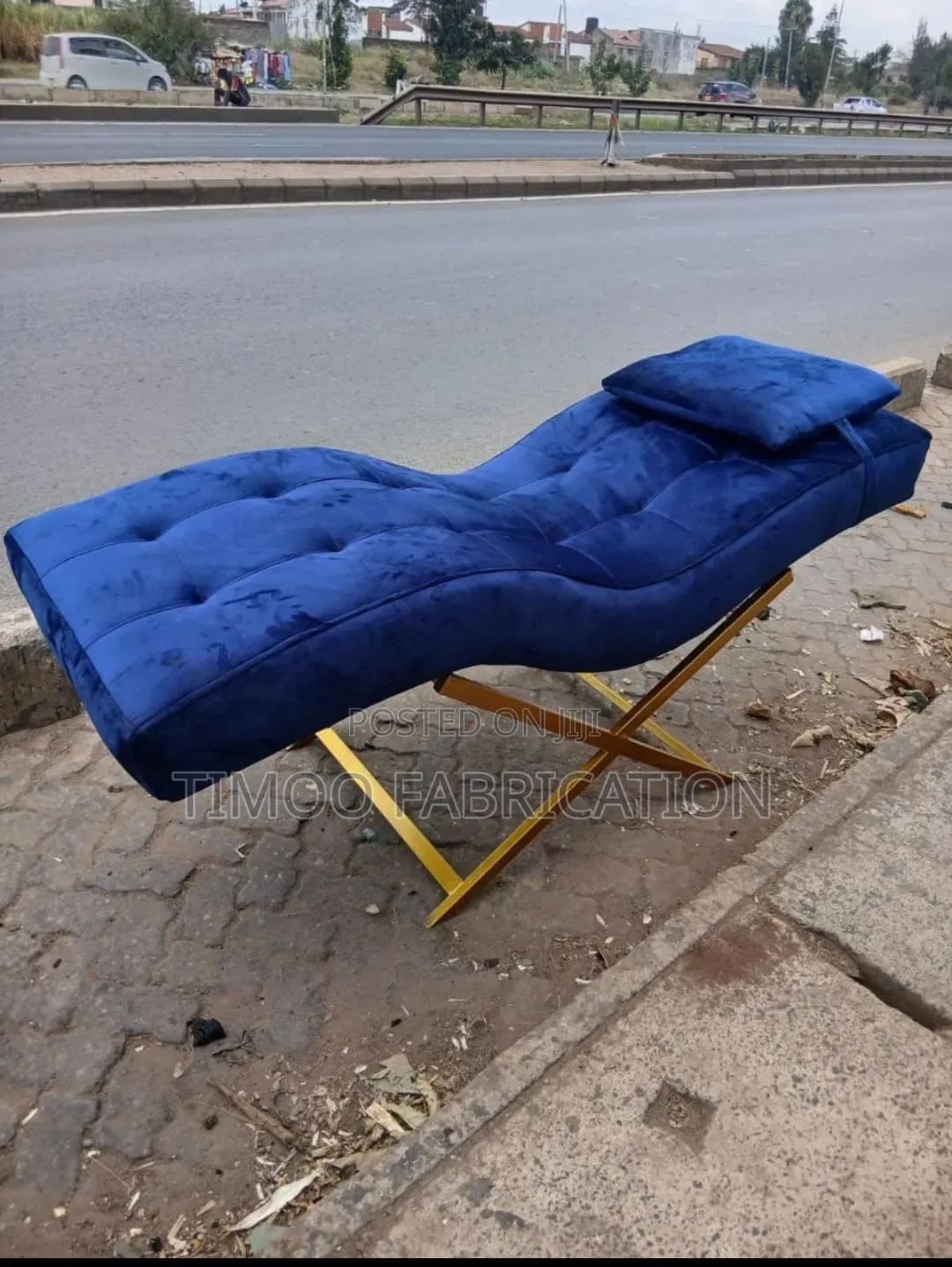 Make -Up Blue Beds
