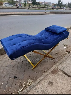 Make -Up Blue Beds