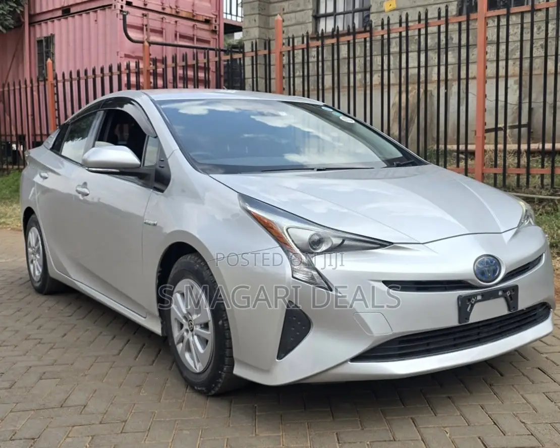 Toyota Prius 4dr Hatchback (1.8L 4cyl gas/electric hybrid CVT) 2016