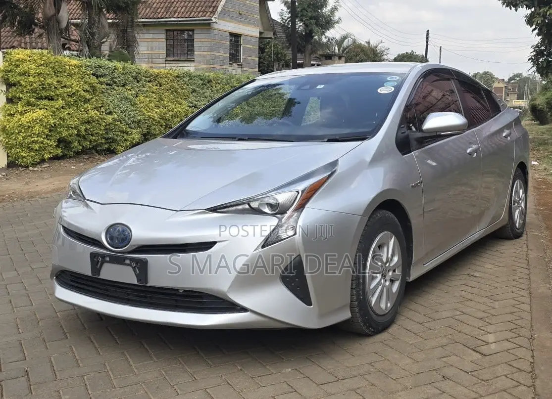 Toyota Prius 4dr Hatchback (1.8L 4cyl gas/electric hybrid CVT) 2016