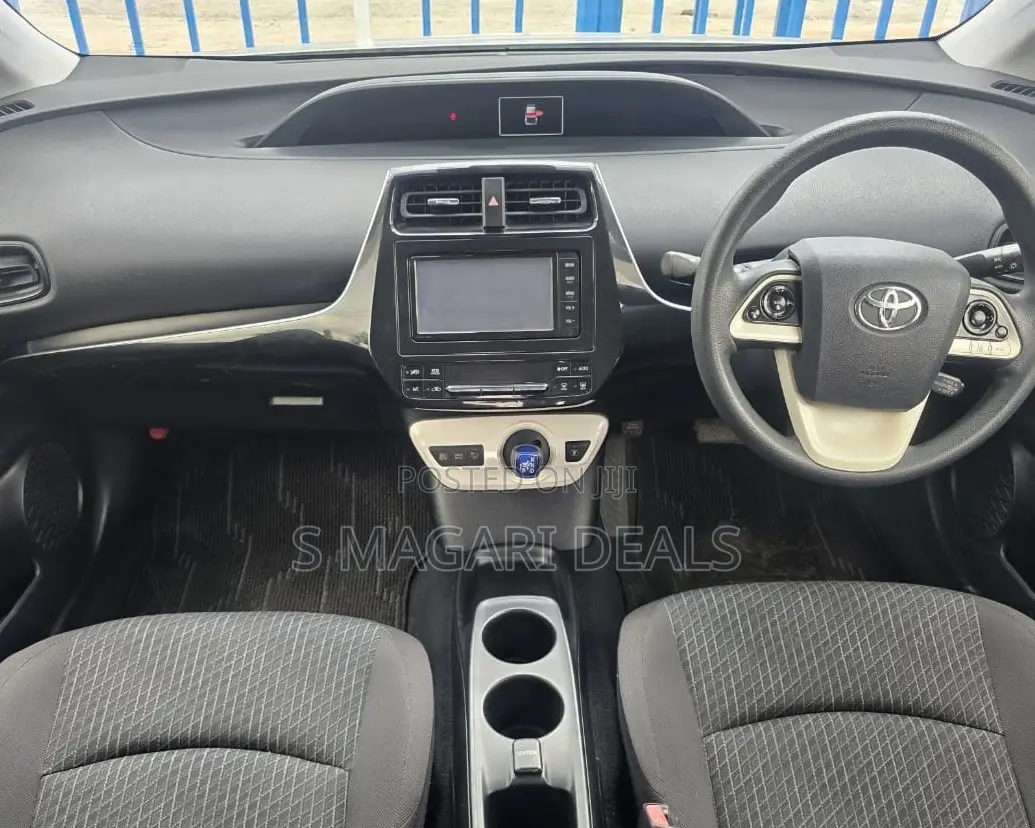Toyota Prius 4dr Hatchback (1.8L 4cyl gas/electric hybrid CVT) 2016
