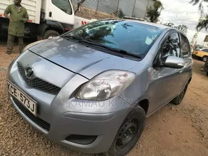 Toyota Vitz 2008 Silver