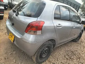 Toyota Vitz 2008 Silver