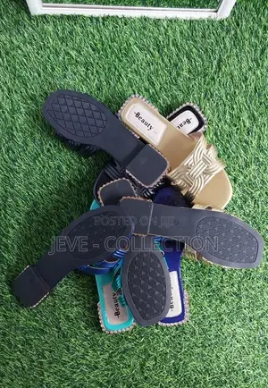 Ladies Slides Sandals – Comfortable Flat Slip-on Summer Slippers