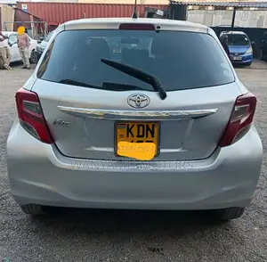 Toyota Vitz 2016 Silver