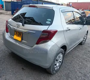 Toyota Vitz 2016 Silver