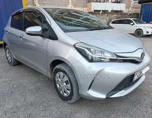 Toyota Vitz 2016 Silver