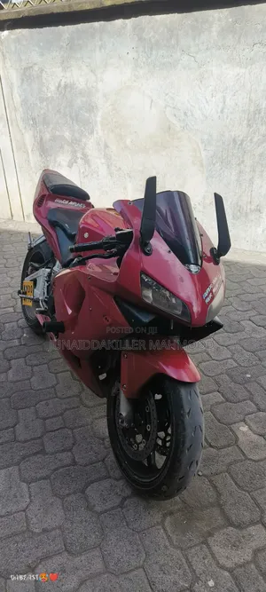 Honda CBR 2005 Red