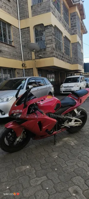 Honda CBR 2005 Red