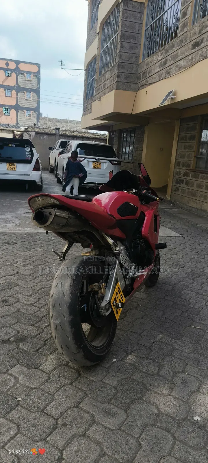 Honda CBR 2005 Red