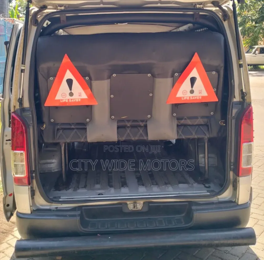 Toyota HiAce 2017 Silver