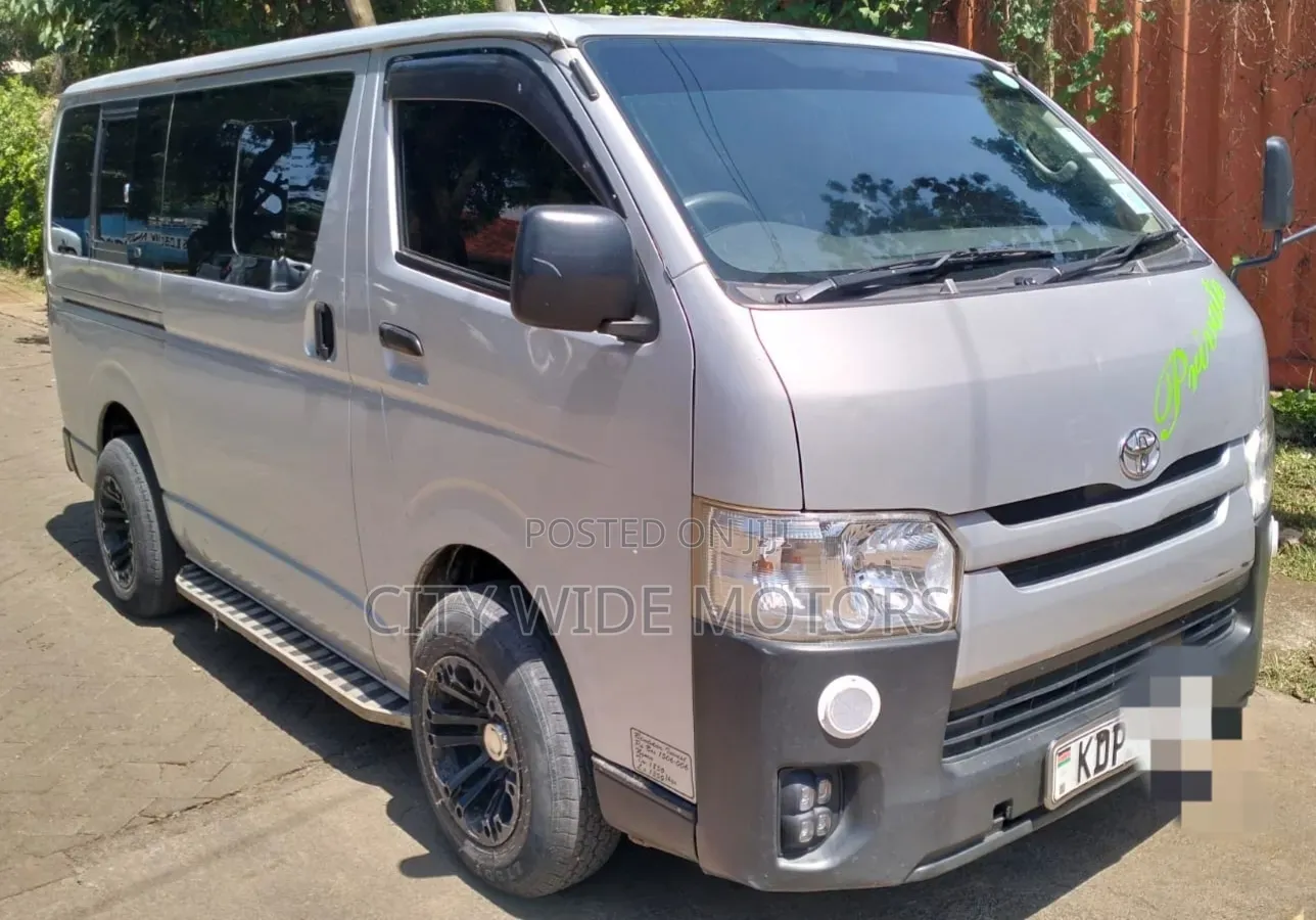 Toyota HiAce 2017 Silver